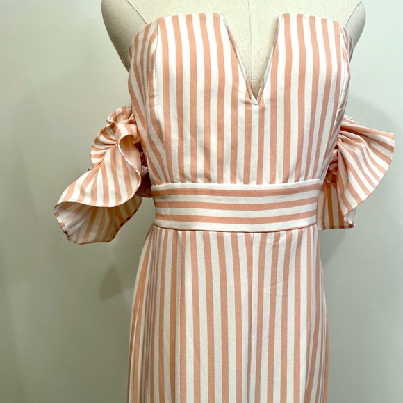 🛍️Host Pick!🛍️ Adorable Jumpsuit Off-theShoulder L - Picture 4 of 15